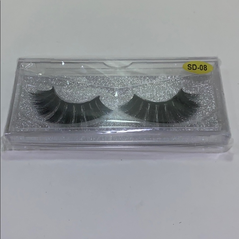 NEW!  Mink Eyelashes In Glitter Case!